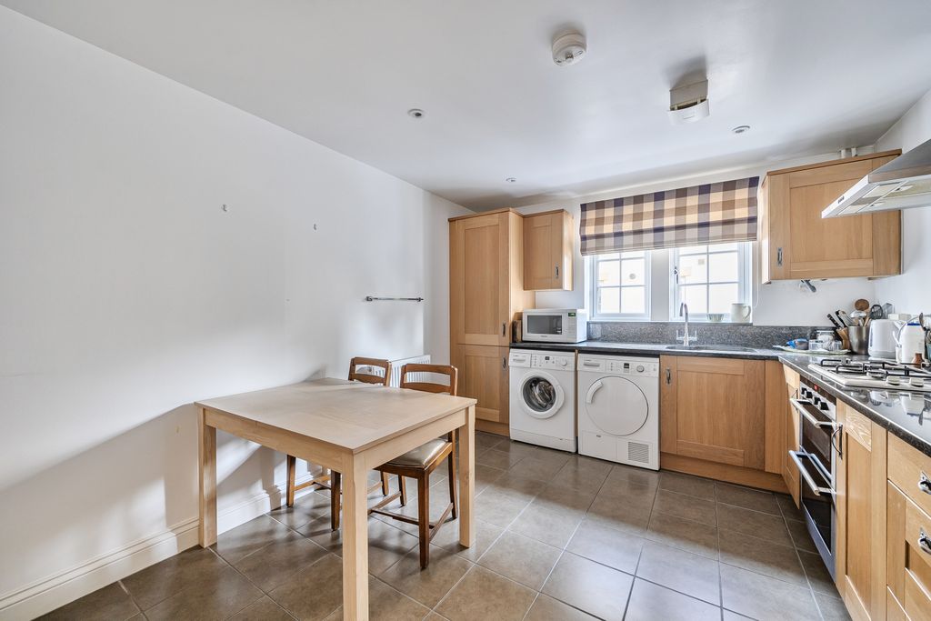 Additional image 17 of 2 bed flat for salePackhorse Road, Gerrards Cross, Buckinghamshire SL9