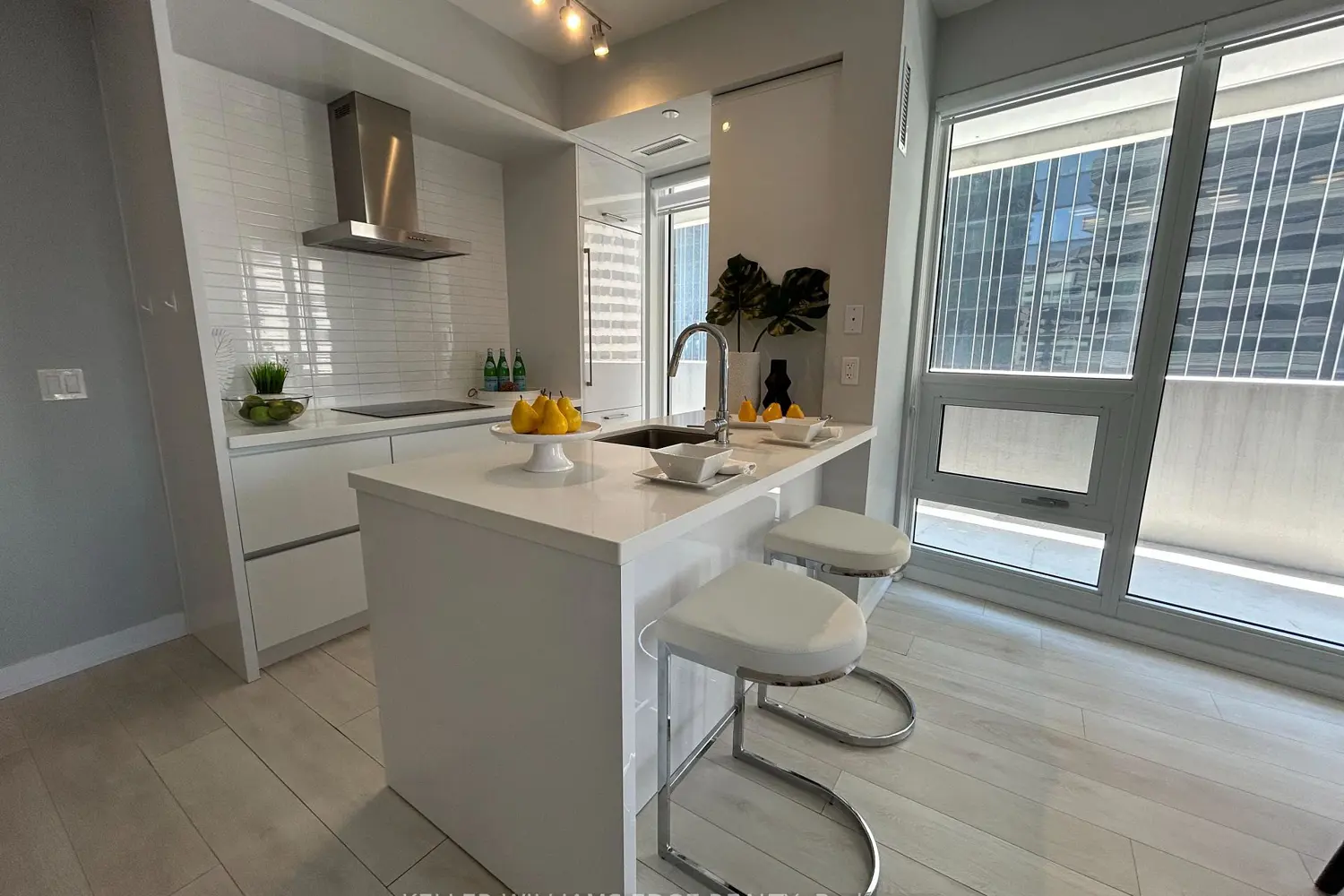 Additional image 2 of 2221 Yonge Street 809