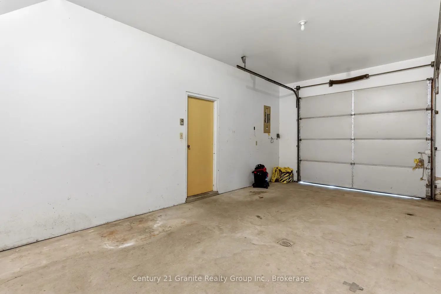 Additional image 16 of 117 Riverside Drive
