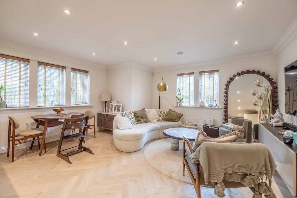 Additional image 2 of 2 bed flat for salePackhorse Road, Gerrards Cross SL9