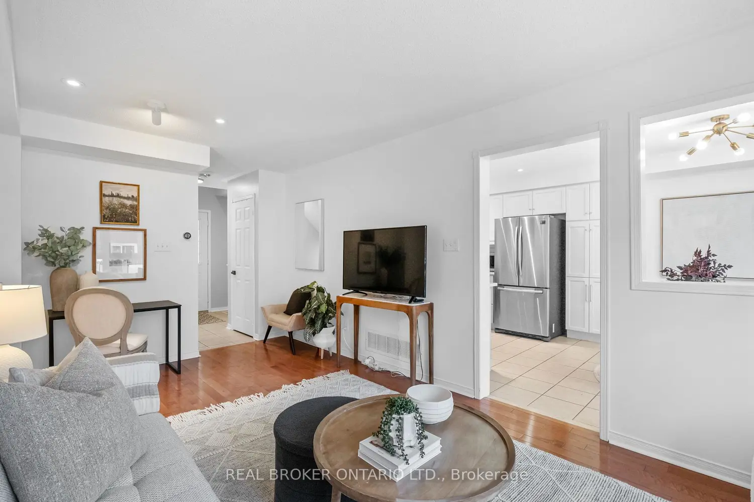 8 Dawson Crescent photo 5