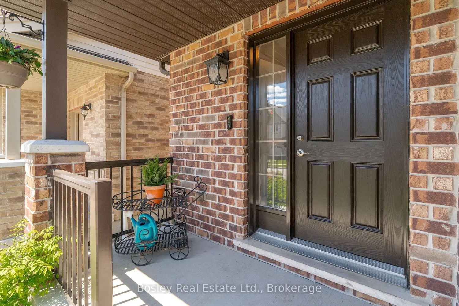 141 Couling Crescent photo 2