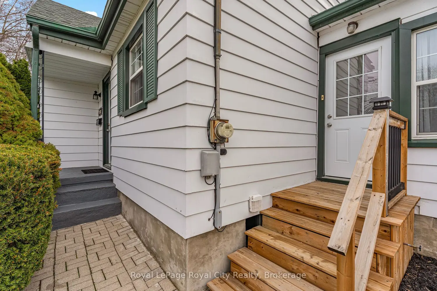 513 Speedvale Avenue photo 2