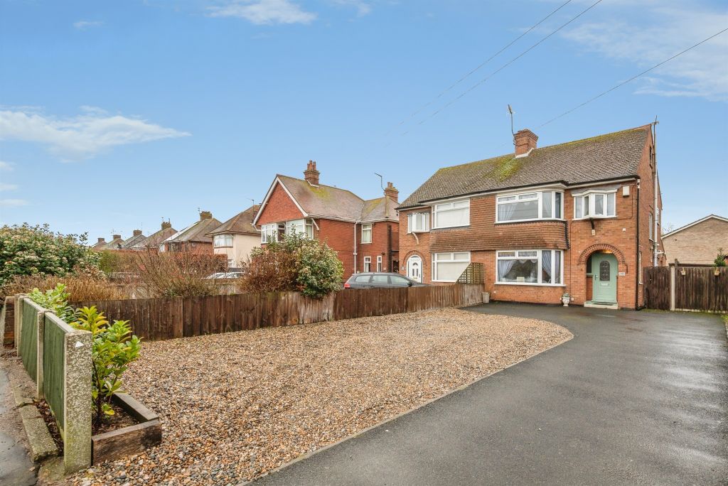 3 bed semi-detached house for saleCaister Road, Great Yarmouth NR30
