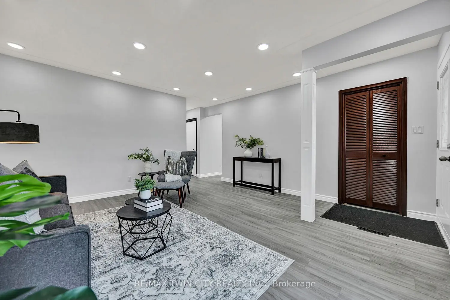 246 Hillcrest Road photo 3