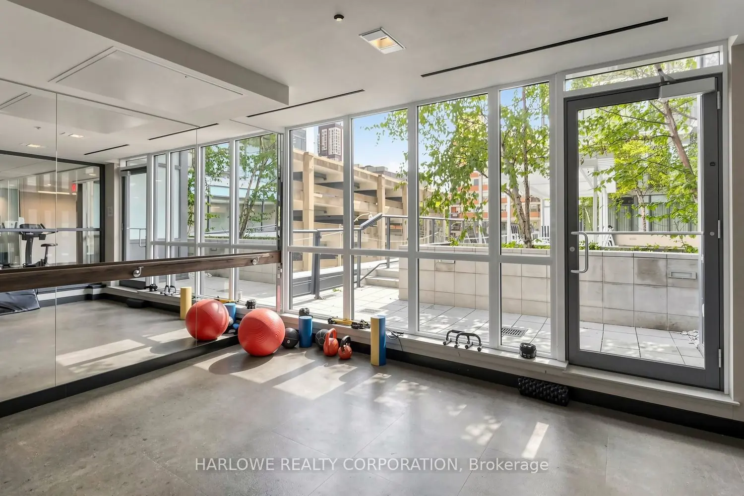 Additional image 18 of 210 Simcoe Street 510