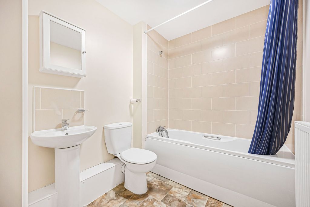 Additional image 7 of 2 bed flat for salePalmer Road, Faringdon, Oxfordshire SN7