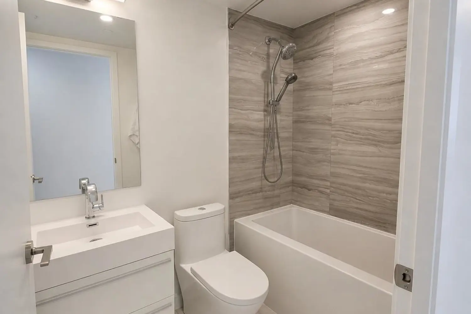 Additional image 6 of 39 Roehampton Avenue 3409