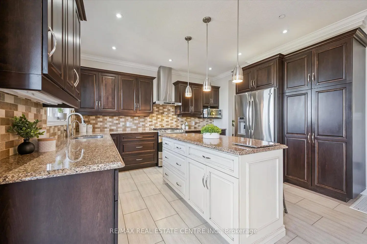 103 Gouda Place photo 2