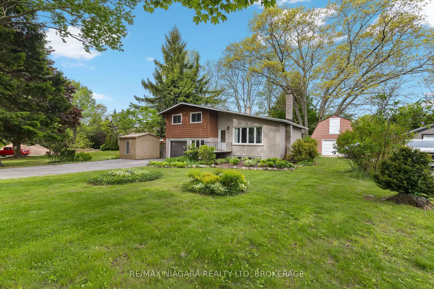 1176 Sunset Drive photo 2