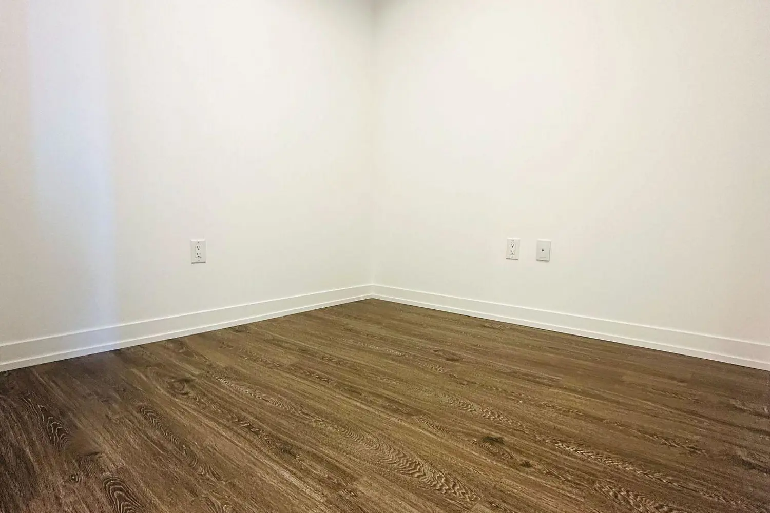 2485 Eglinton Avenue 813 photo 4