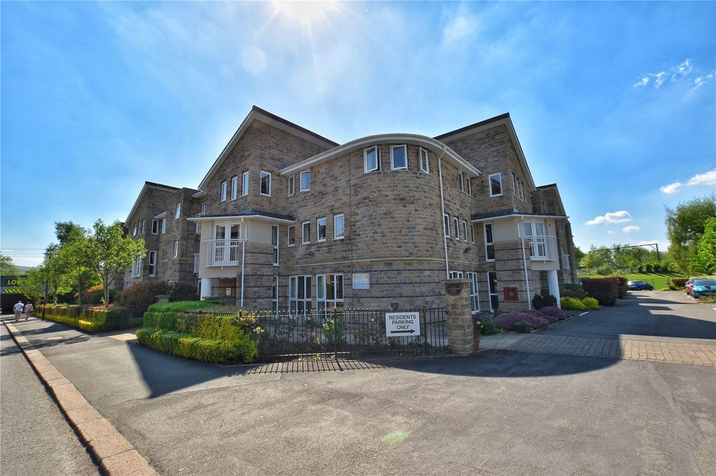 2 bed flat for saleNorth Road, Glossop, Derbyshire SK13