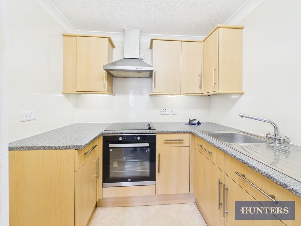 1 bed flat for saleWest Avenue, Filey YO14 photo 4