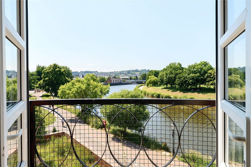 2 bed flat for saleHaven Bank, Exeter EX2 photo 2