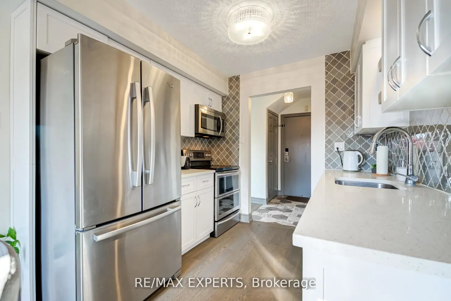 766 Walter Street J photo 2