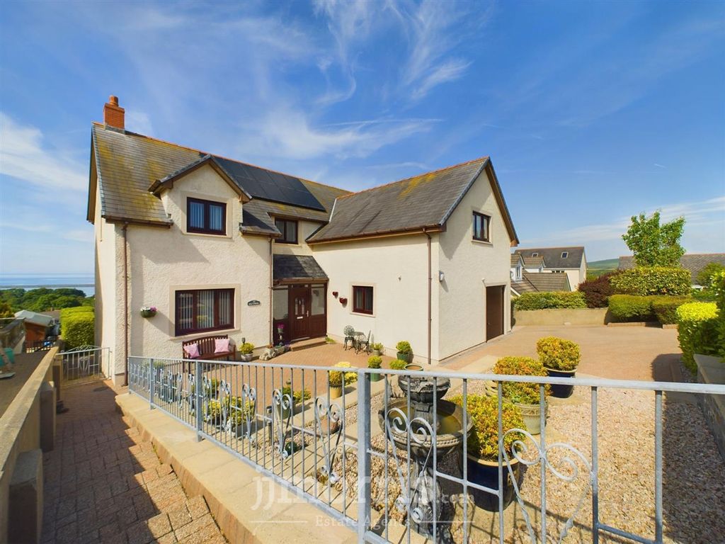 4 bed detached house for saleBrynawel, 22 Heol Caradog, Fishguard SA65