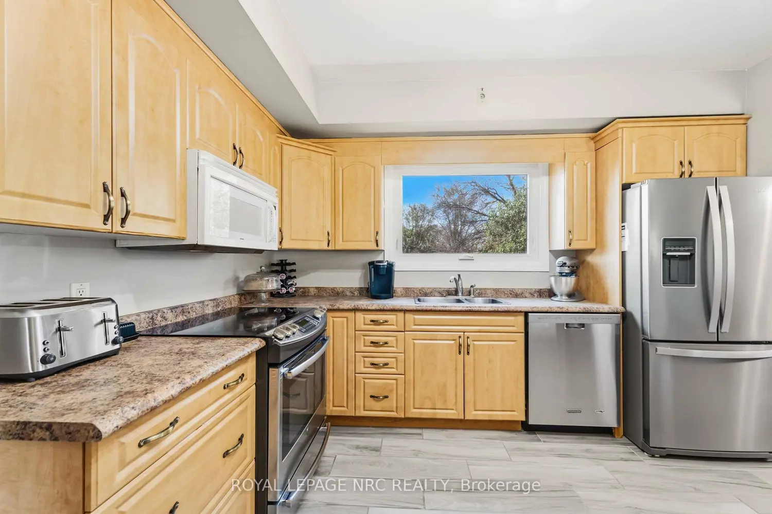 Additional image 4 of 4485 Queensway Crescent