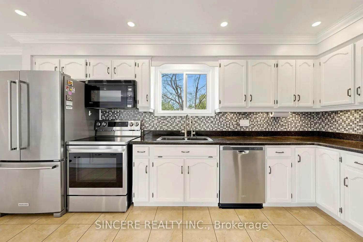 Additional image 4 of 592 Canewood Crescent