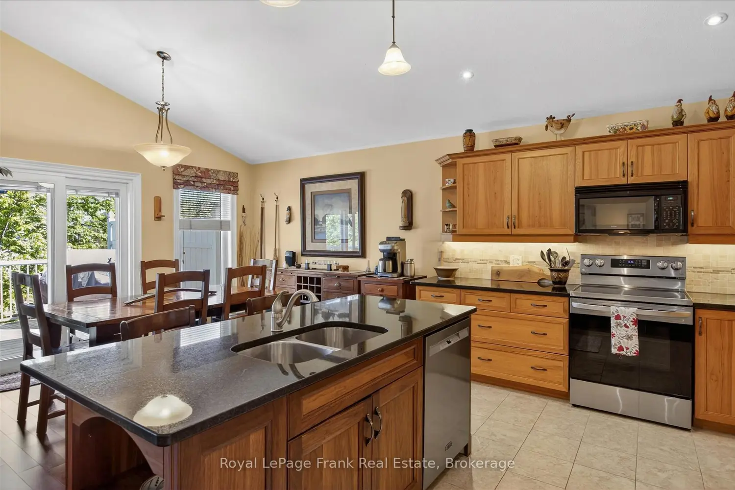 1333 Ireland Drive photo 2