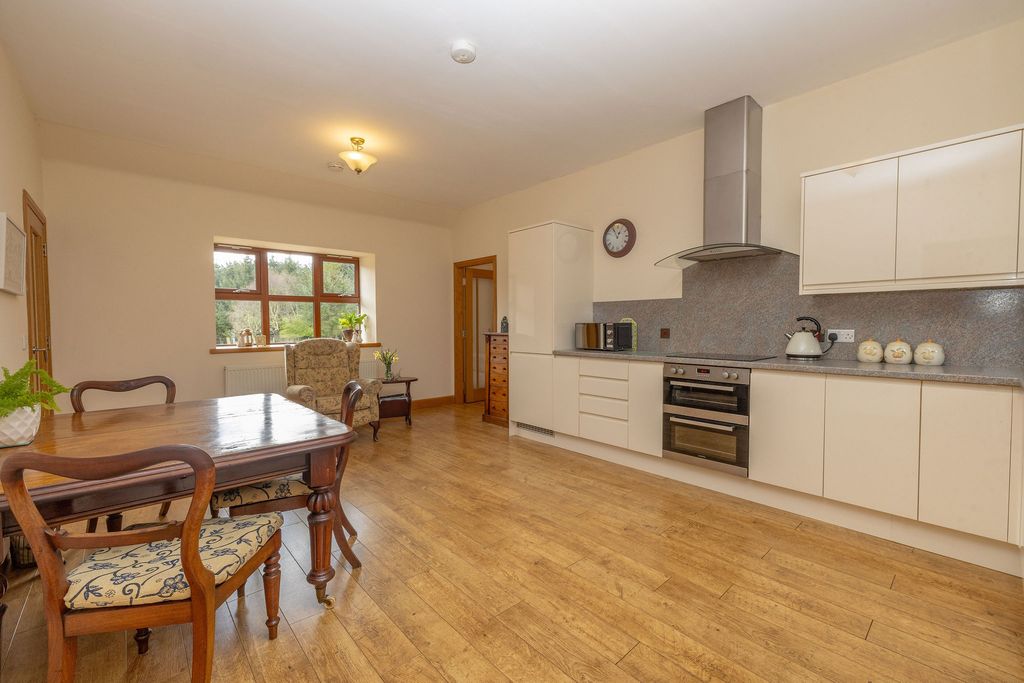 2 bed semi-detached house for saleStrichen AB43 photo 5