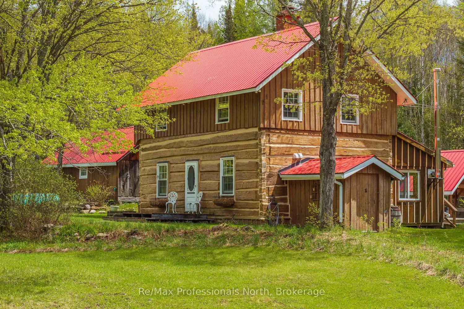3569 Chetwynd Road photo 4