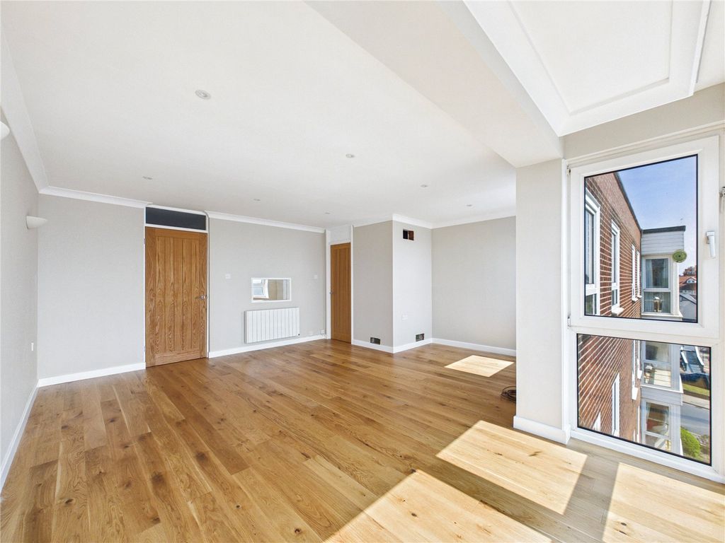 Additional image 5 of 2 bed flat for saleStanley Road, Felixstowe, Suffolk IP11