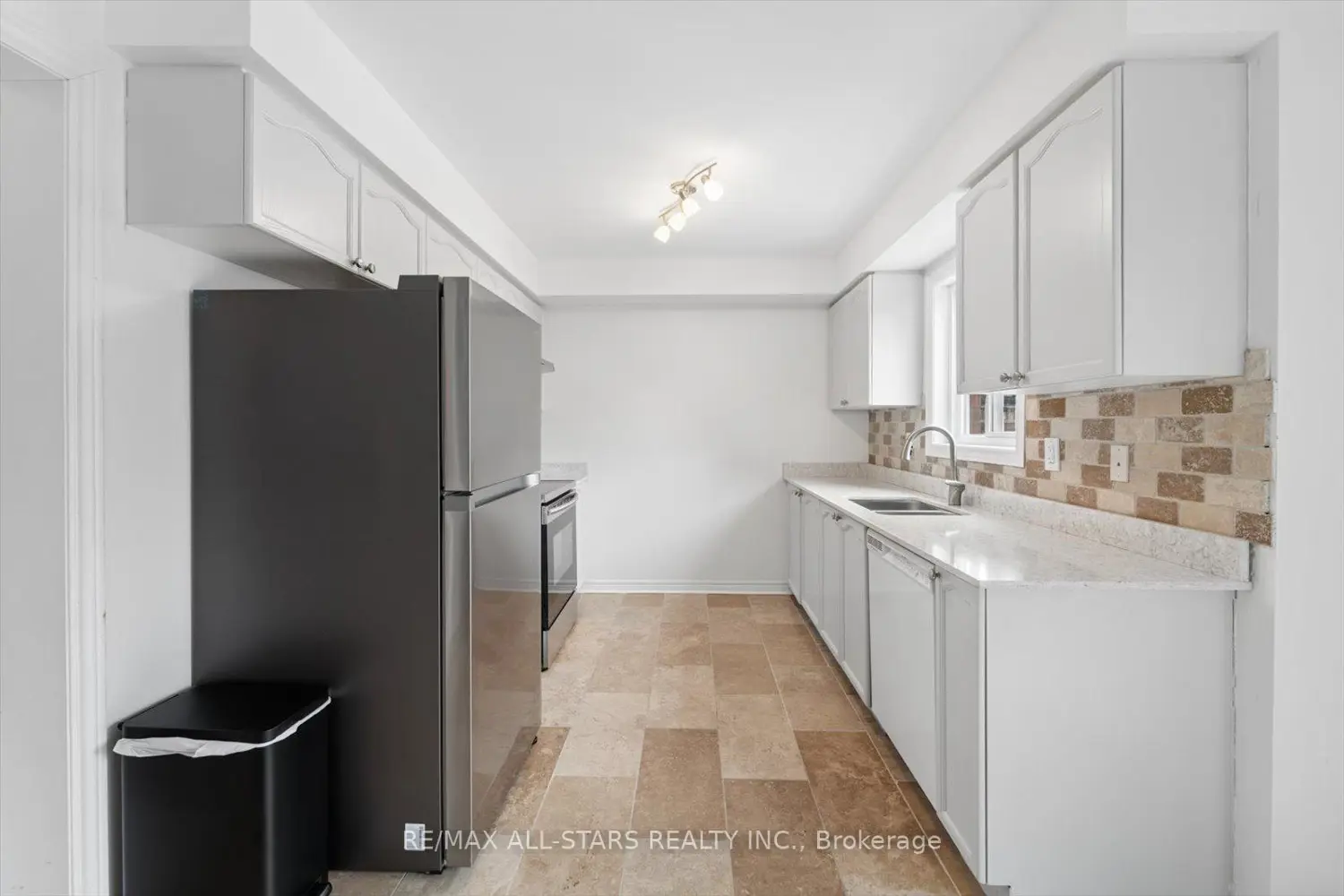 62 Reddenhurst Crescent photo 3