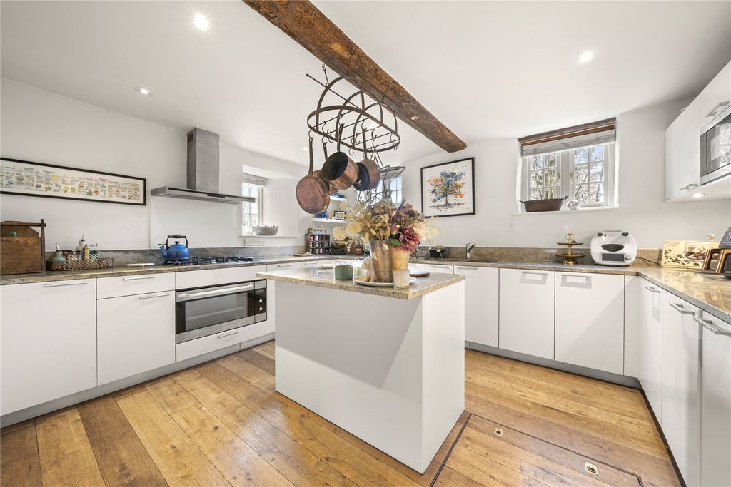 5 bed detached house for saleSutton Park, Sutton Green, Guildford, Surrey GU4 photo 5