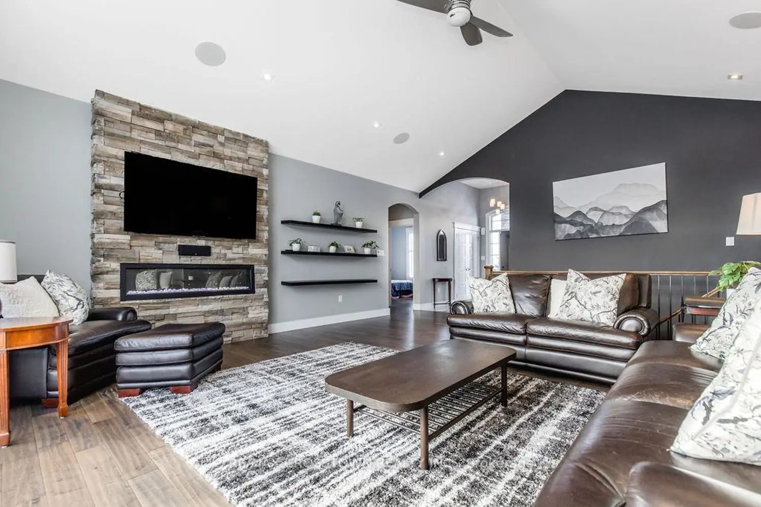 25 Mennill Drive photo 4