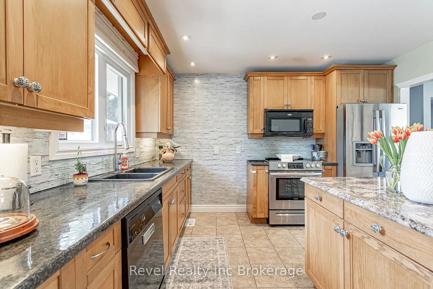 Additional image 9 of 828 Warwick Street