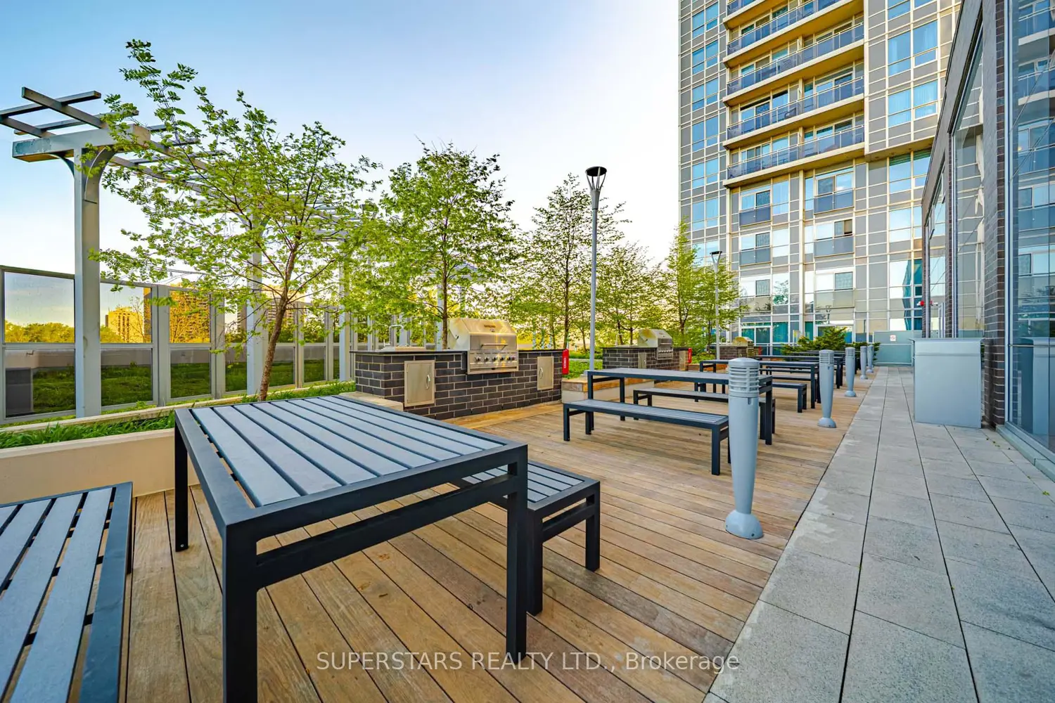 Additional image 17 of 275 Village Green Square 3422