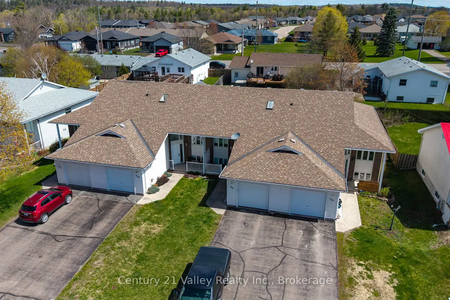 439 Mayhew Street photo 2