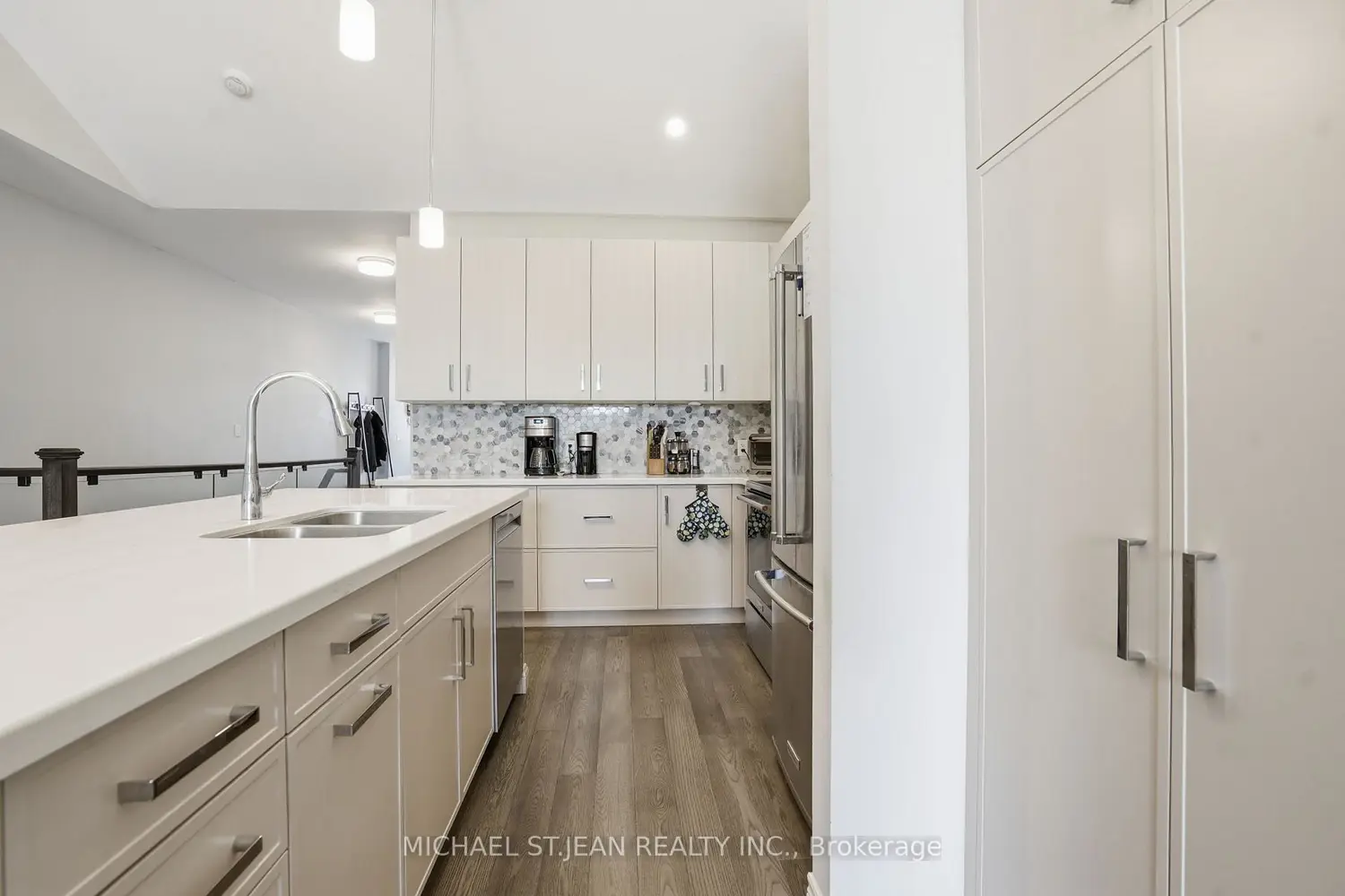 65 Paradise Grove photo 4