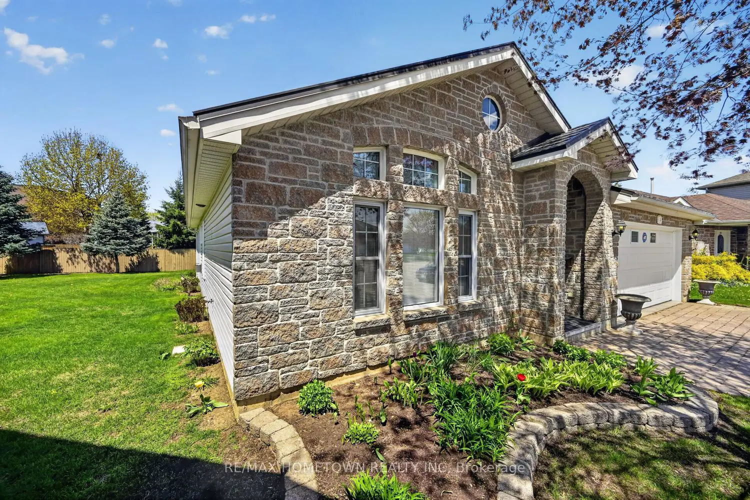 24 Regency Place photo 2