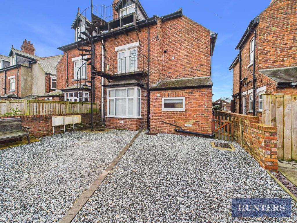 1 bed flat for saleStation Avenue, Filey YO14 photo 5