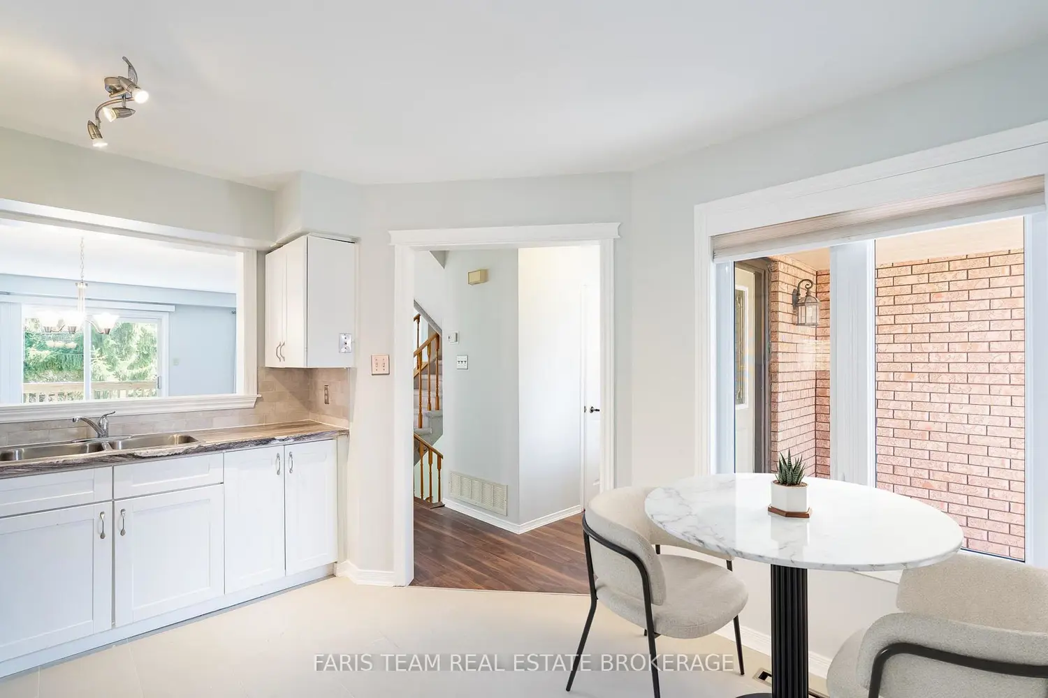 93 Riverview Road photo 5