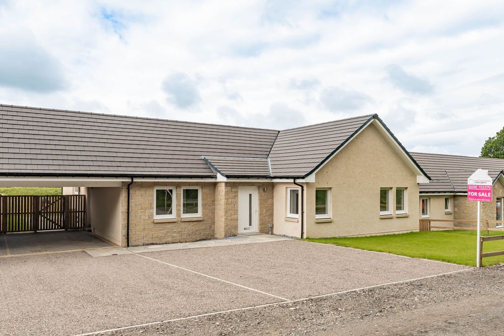 4 bed link detached house for saleKirkforthar, Kirkforthar Feus KY7 photo 5