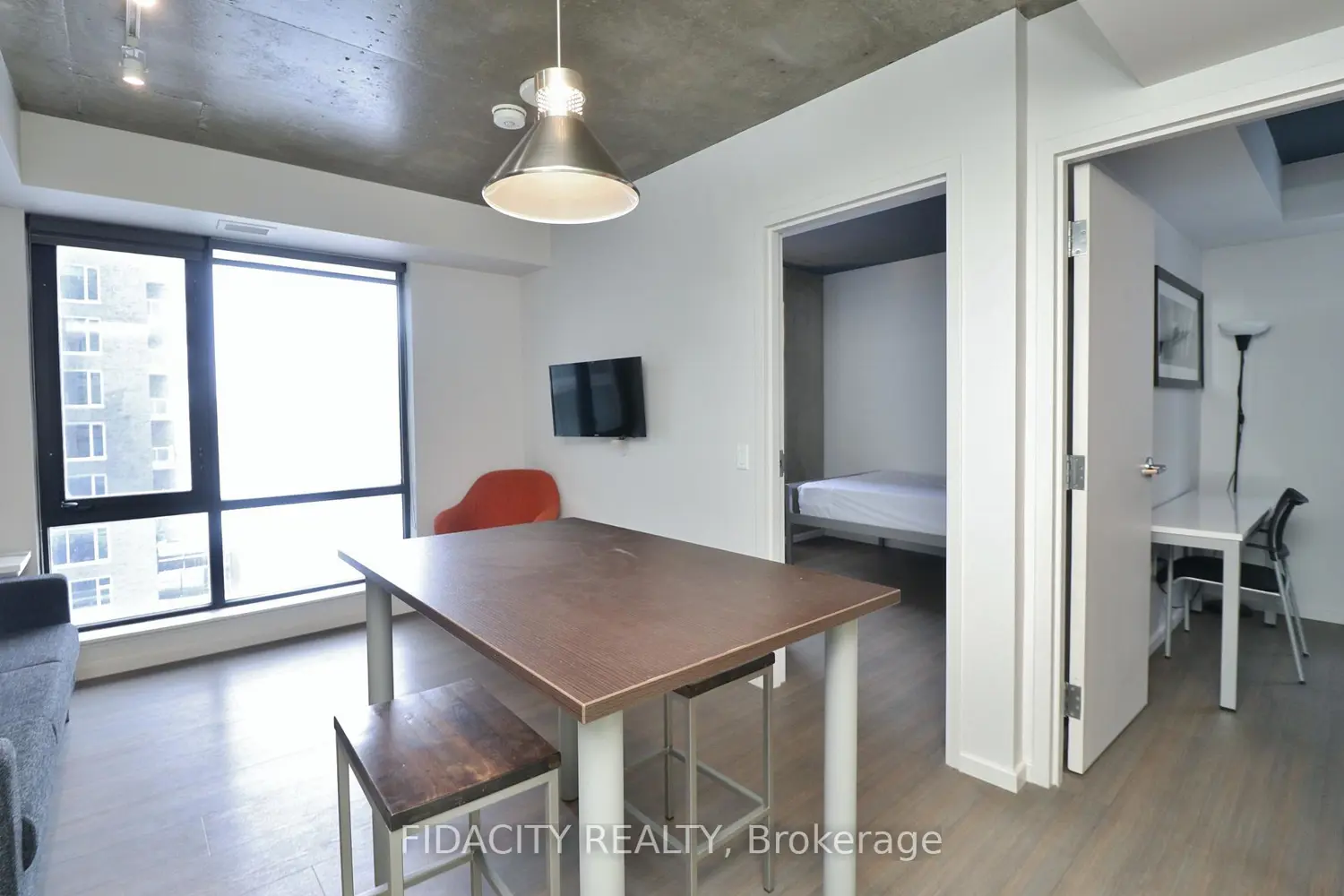 105 Champagne Avenue 919 photo 3