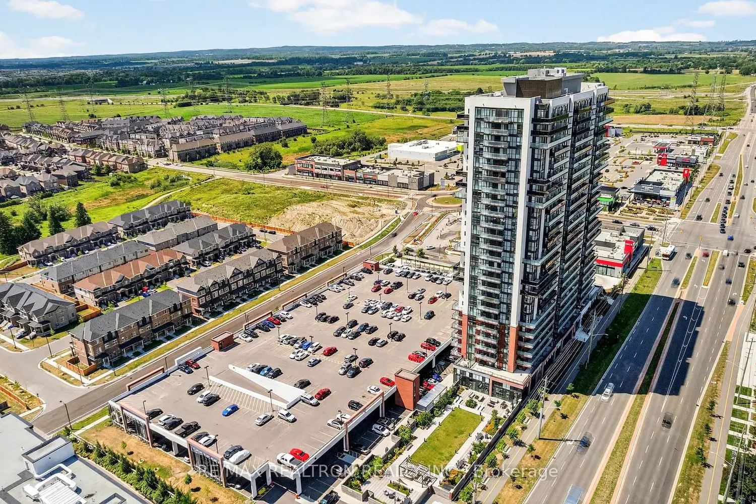2550 Simcoe Street 1212