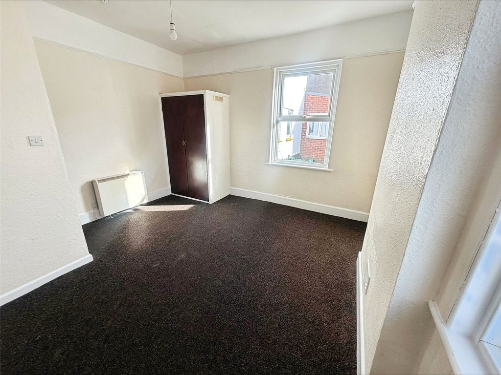 7 bed flat for saleExeter Road, Exmouth, Devon EX8 photo 5