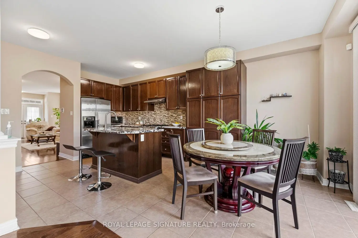 476 Nairn Circle photo 3