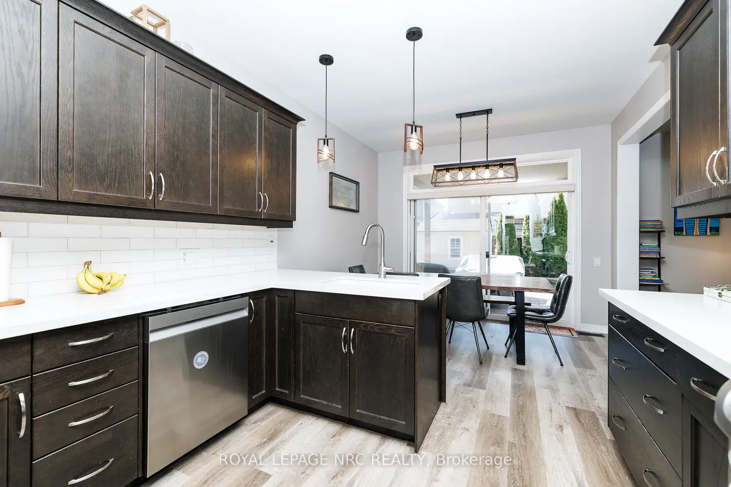 12 Wilfrid Laurier Crescent photo 2