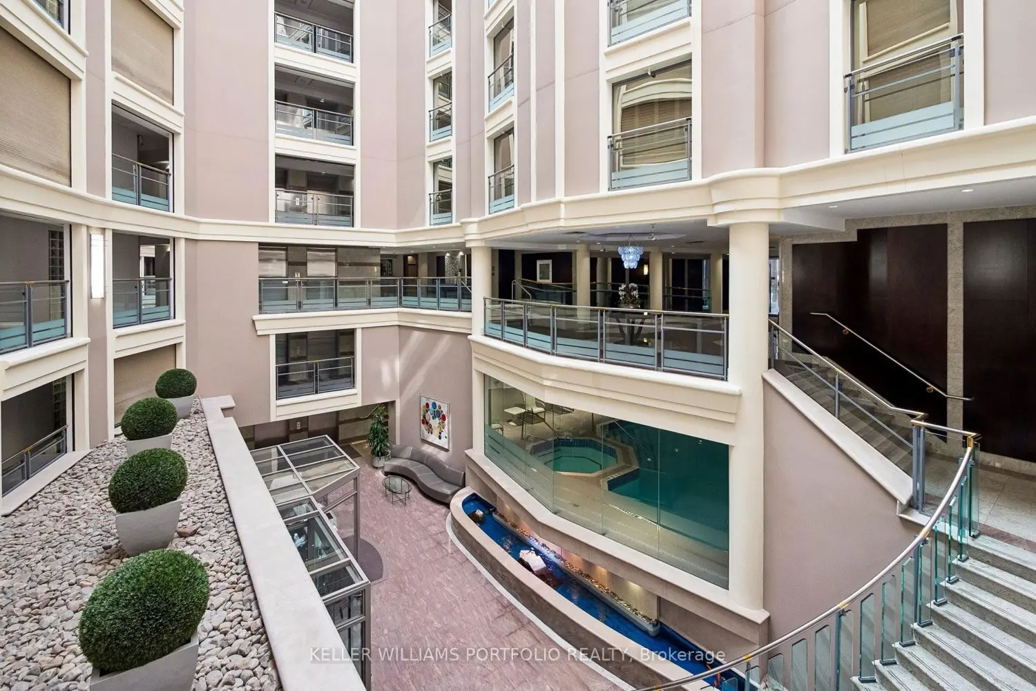 2727 Yonge Street 702