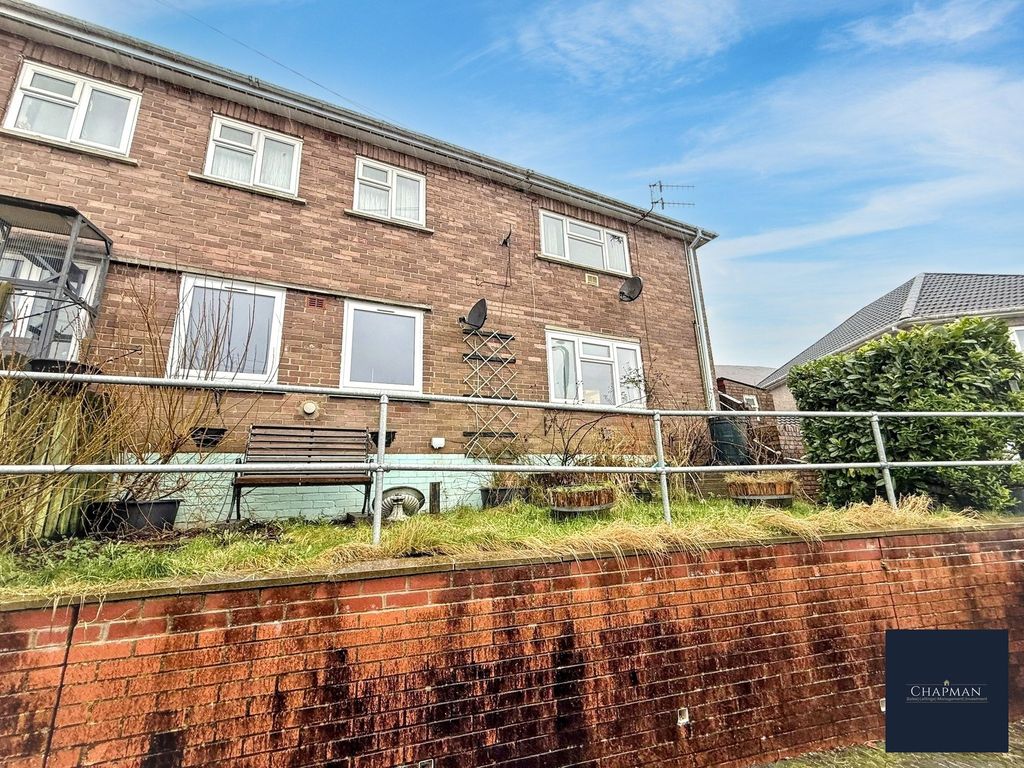 2 bed flat for saleCae Glas, Tonypandy CF40