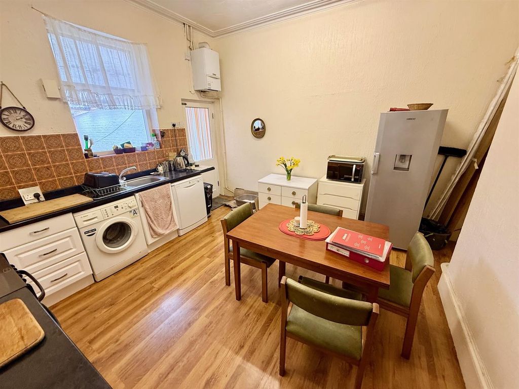 Additional image 14 of 4 bed flat for saleRegent Road, Great Yarmouth NR30