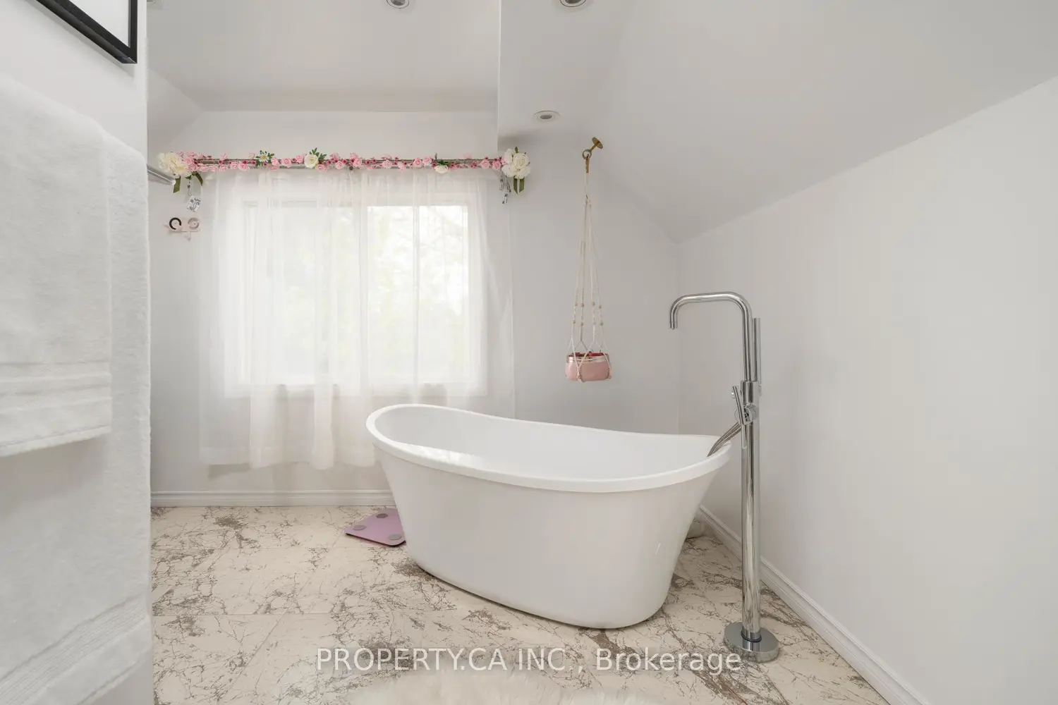 Additional image 11 of 108 Albertus Avenue