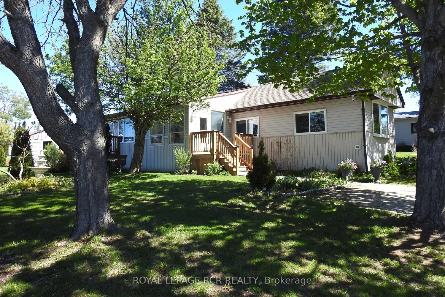 8 Claremont Crescent photo 2
