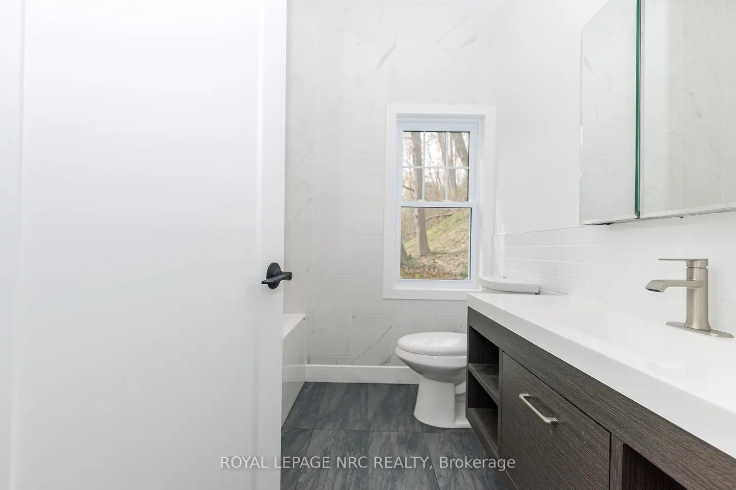 212 Holloway Bay Road photo 3
