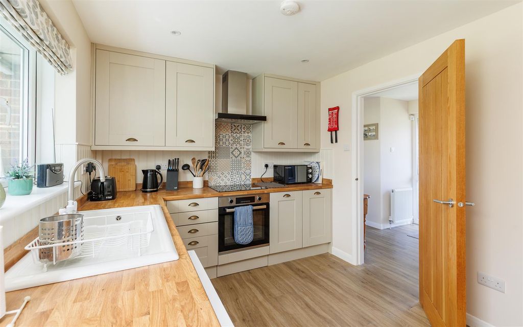 Additional image 4 of 3 bed detached bungalow for saleBay Road, Freshwater PO40