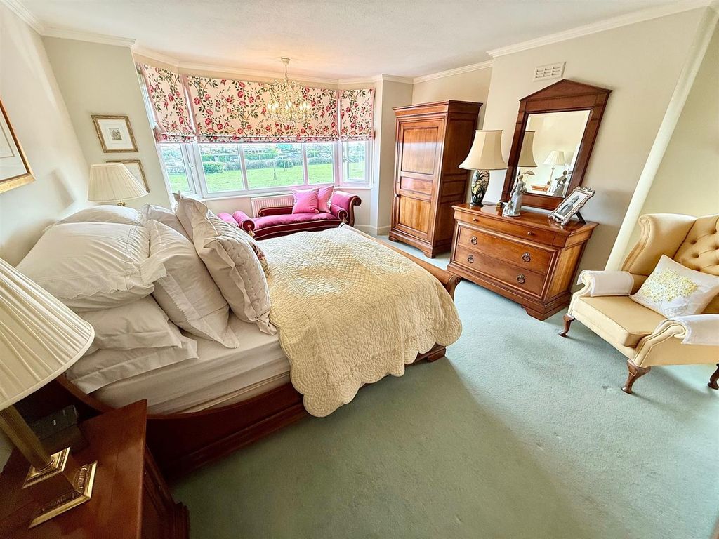 Additional image 5 of 4 bed detached house for saleMarine Crescent, Great Yarmouth NR30